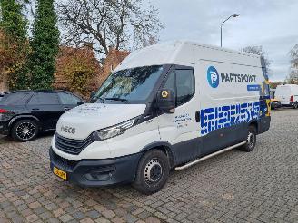 skadebil auto Iveco Daily 35-140 Hi-Matic Airco Navi 2022/2
