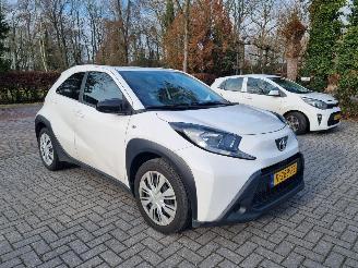 uszkodzony samochody osobowe Toyota Aygo X 1.0 VVT-i AUTOMAAT 2023/1