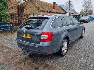 Skoda Octavia 1.6 TDI Navi Stoelverw. picture 3