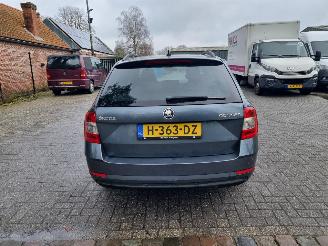 Skoda Octavia 1.6 TDI Aut. Airco Navi Stoelverw picture 4