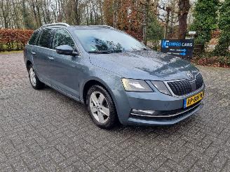 Schadeauto Skoda Octavia 1.6 TDI Navi Stoelverw. 2017/6