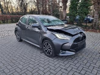 uszkodzony samochody osobowe Toyota Yaris 1.5 l-VVT-i Led Airco 2024/1