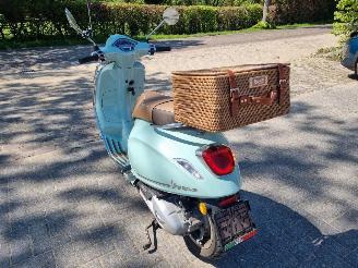 Vespa  Primavera 125 Picnic ABS picture 3
