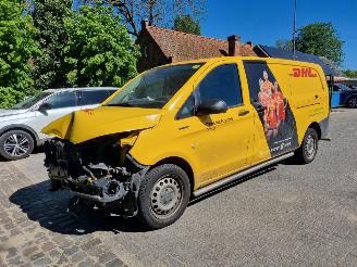 Damaged car Mercedes eVito 66Kwh Extra lang stoelverwarming 2023/2