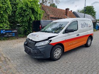 Damaged car Volkswagen Caddy 2.0 TDI Airco Schuifdeur 2023/10