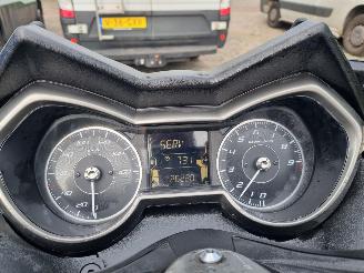 Yamaha XMAX 300 Tech Max ABS picture 11