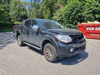 Auto incidentate Mitsubishi L-200 2.4 DI-D Aut Doublecab 2016/6