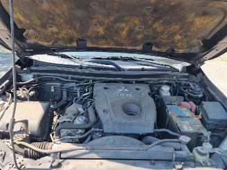 Mitsubishi L-200 2.4 DI-D Aut Doublecab picture 10