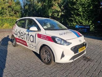 uszkodzony samochody osobowe Hyundai I-10 1.0 Aut. Comfort Navi Airco Camera 2024/1