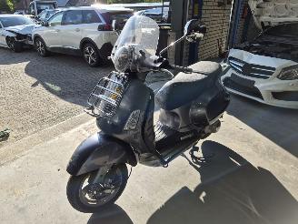Vaurioauto  motor cycles Vespa  GT 200 L 2007/6