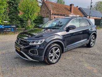Schadeauto Volkswagen T-Roc 1.5 TSI Aut. 110KW 75 Edition Led 2023/5