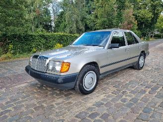 Coche accidentado Mercedes E-klasse 250d Aut. W124 Schuifdak 1989/6