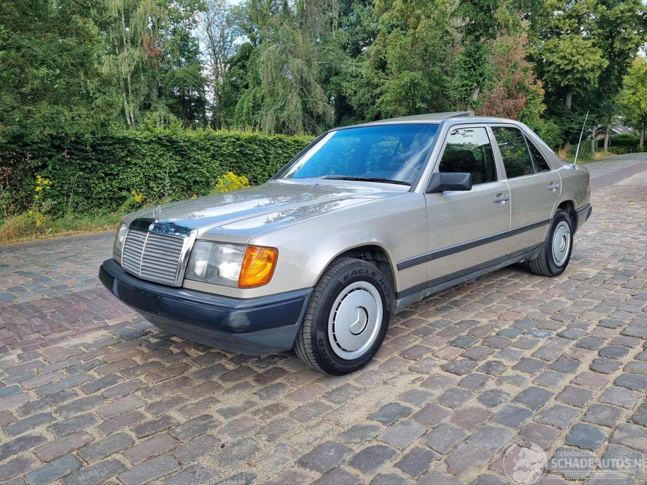 Mercedes E-klasse 250d Aut. W124 Schuifdak