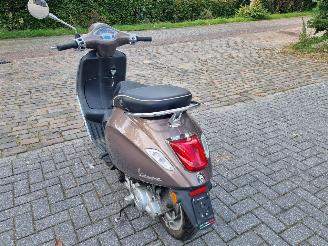 Vespa  Primavera 50 picture 3