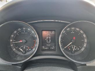 Skoda Octavia 1.6 TDI 77KW Pano Airco Navi picture 16