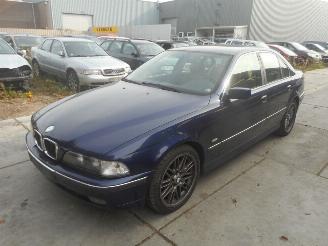 krockskadad bil bedrijf BMW 5-serie e39  523i 1996/1