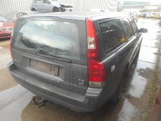 Volvo V-70  picture 3