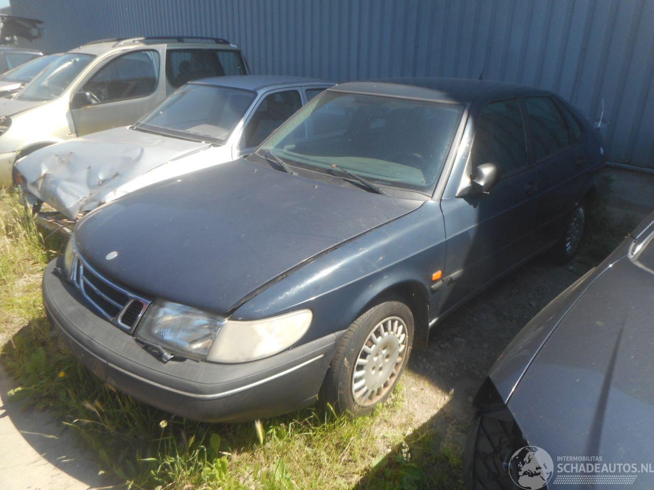 Saab 900 