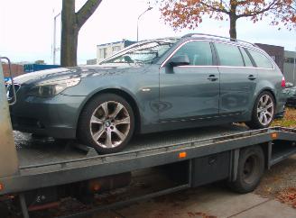 Vaurioauto  passenger cars BMW 5-serie 525i 2005/9