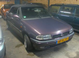 krockskadad bil auto Opel Astra f cabrio 1997/1