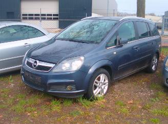 Opel Zafira  picture 1