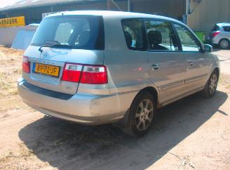 Kia Carens  picture 3