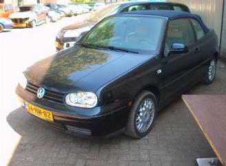 Schadeauto Volkswagen Golf cabrio 2001/1