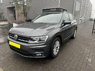 krockskadad bil auto Volkswagen Tiguan 1.4 TSI DSG 4-MOTION SCHADEVRIJ/PANO/TREKHAAK/SIDE-ASSIST/FULL OPTIONS! 2018/9