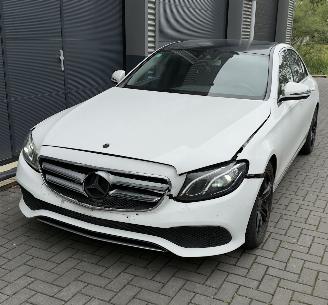 damaged passenger cars Mercedes E-klasse LED / CAMERA / NAVIGATIE / AMG VELGEN VOLLEDIG RIJDBAAR 2016/9