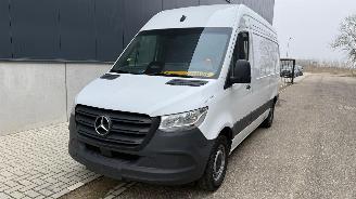 skadebil bedrijf Mercedes Sprinter 315 CDI AUTOMAAT ASSISTENT PAKKET FULL DAMAGED FREE 2024/11