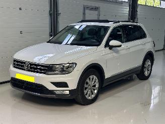Unfallwagen Volkswagen Tiguan 1.4 TSI ACT/PANO/LEDER/CAMERA/TREKHAAK/VOL 2016/11