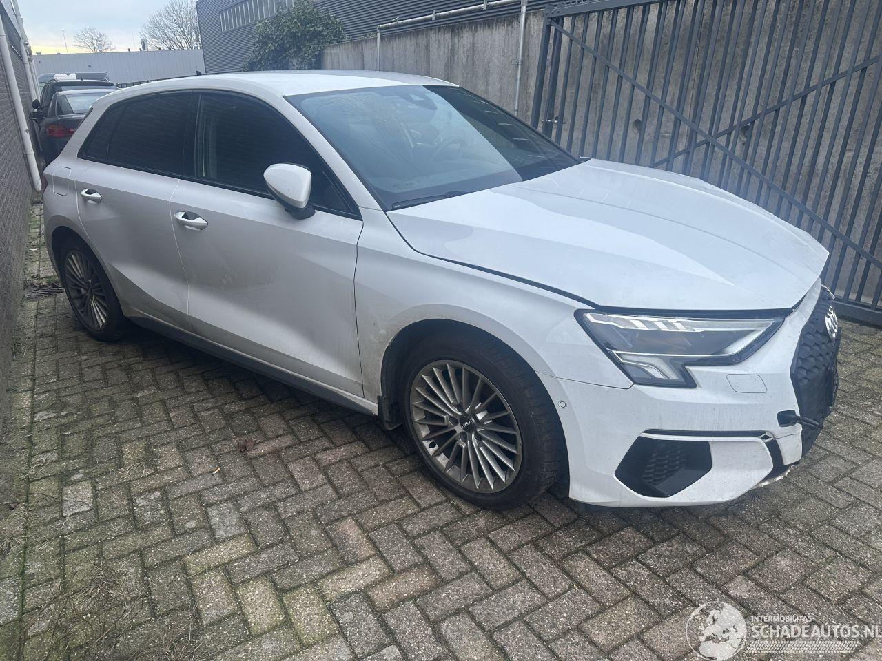 Audi A3 1.5 TFSI S -Tronic/MATRIX LED/NAVI/CLIMA/PDC/