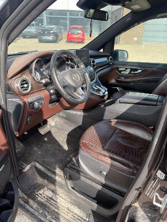 Mercedes V-klasse V250 4 MATIC FULL OPTIONS ORG NL AUTO AMG PAKKET picture 10