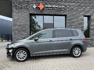 krockskadad bil auto Volkswagen Touran 1.5 TSI 150PK DSG7 Comfortline 7-Personen 2019/7