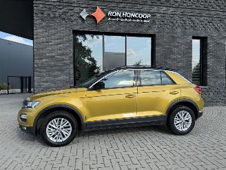 damaged passenger cars Volkswagen T-Roc 1.5 TSI 150PK DSG7 Style 2020/7