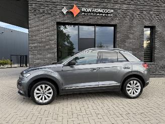 Voiture accidenté Volkswagen T-Roc 1.5 TSI 150PK DSG7 Sport 2021/11
