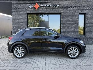Voiture accidenté Volkswagen T-Roc 1.5 TSI 150PK DSG7 R-Line 2025/5