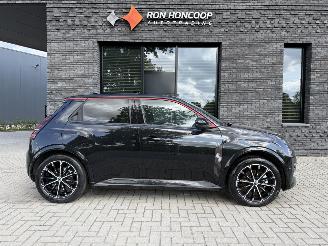 Schadeauto Renault 5 NEW ICONIC! Comfort Range 52kWh 150PK Aut. 2025/5