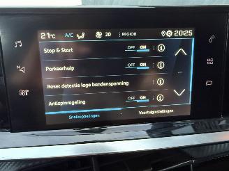 Peugeot 208 1.2 PureTech 101PK Allure picture 24