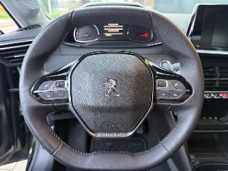 Peugeot 208 1.2 PureTech 101PK Allure picture 19