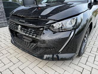 Peugeot 208 1.2 PureTech 101PK Allure picture 31