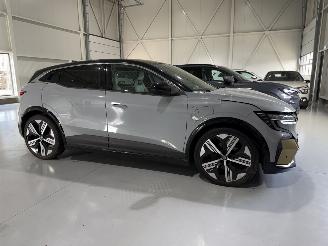 damaged passenger cars Renault Mégane E-Tech EV60 Optimum Charge 220 ICONIC FULL OPTIONS! 2022/9