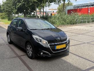 Schadeauto Peugeot 208 1.2 PureTech Blue Lion 1e Eigenaar 53.000 KM NAP Navi! PDC! 2018/3