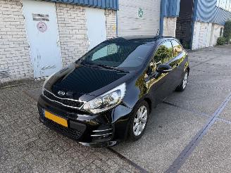 Coche accidentado Kia Rio Facelift Bomvoll 2015/6