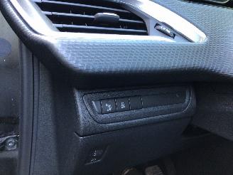 Peugeot 208 1.2 puretech blue lease executive met lichte schade weinig km picture 15
