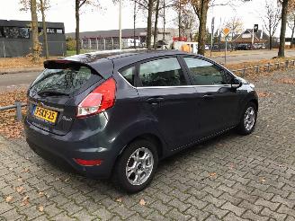 Ford Fiesta 1.6 tdci lease titanium volle auto met lichte zeer schade picture 2
