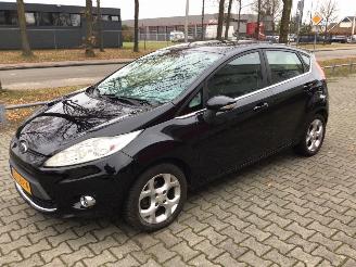 Coche accidentado Ford Fiesta Fiesta 1.2 TITANIUM uitvoering GEEN SCHADE 2010/3