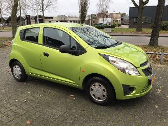 damaged passenger cars Chevrolet Spark Sprak 1.0 16v ls zeer lichte schade met Nw apk 2010/11