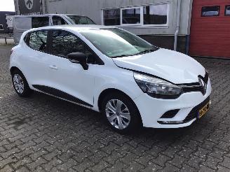 Renault Clio 1.5 DCI ecoleader life met zeer lichte schade picture 2