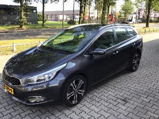 uszkodzony samochody osobowe Kia Cee d 1.6 GDI PLUS PACK geen schade 2013/1